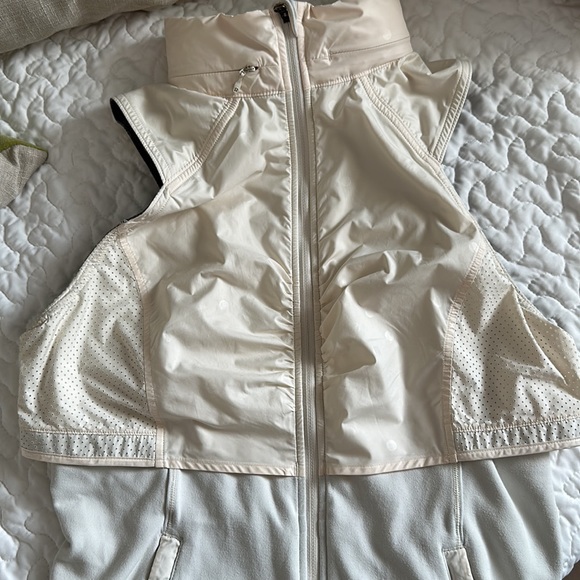 Lululemon Kanto Catch Me Vest
Angel Wing / Ghost Dot Embossed Angel Wing - Picture 2 of 7